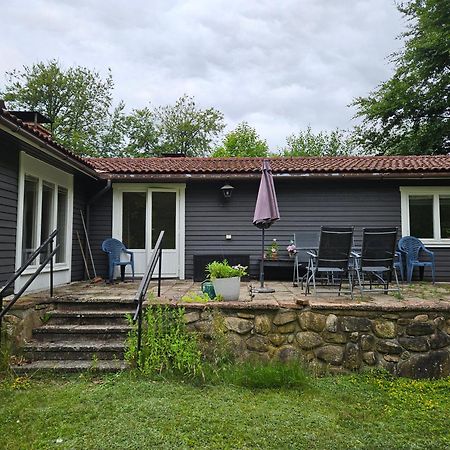 Stuga I Naturskoent Omrade I Hoeoer Extérieur photo